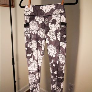 Floral Athletic Leggings w/ Pockets Women’s Small